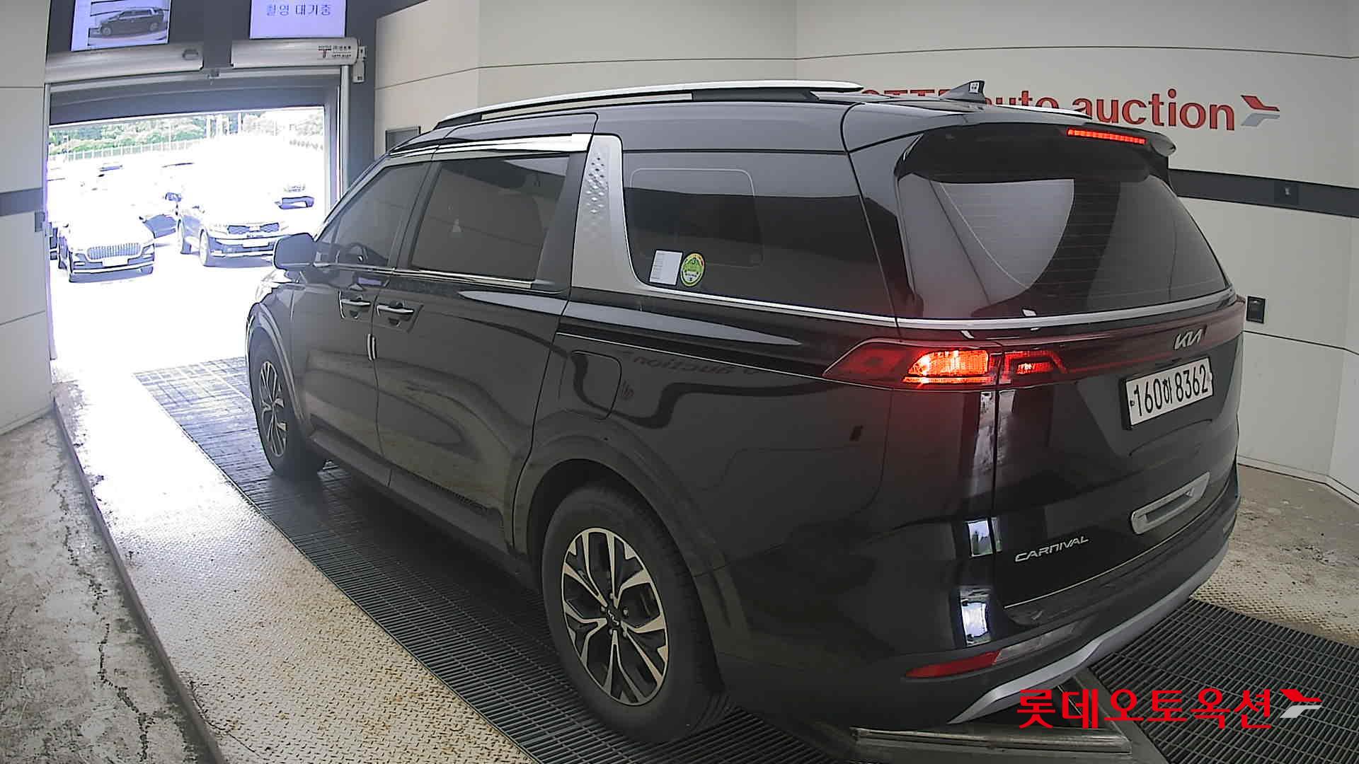 2022 - kia carnival