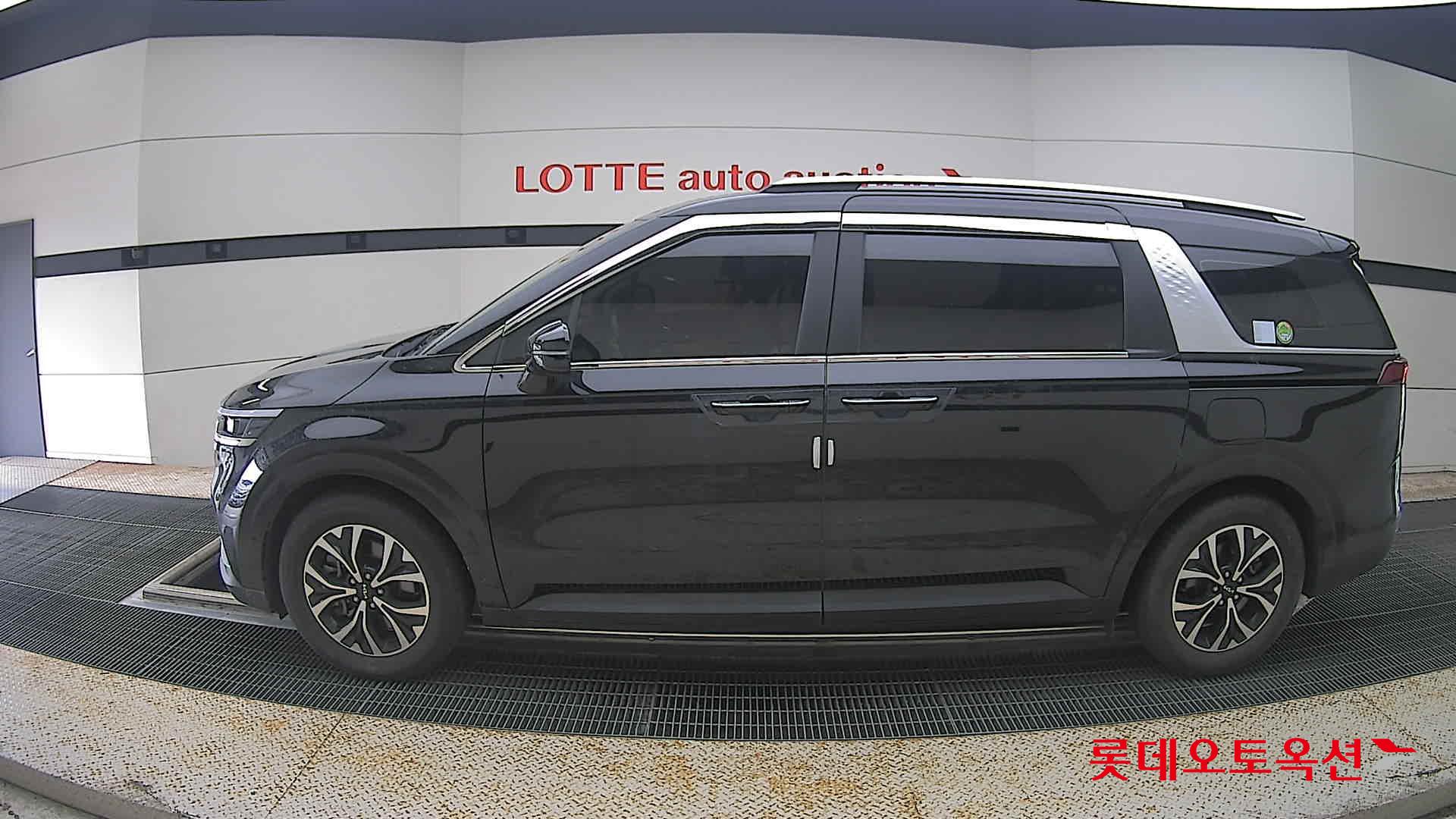 2022 - kia carnival
