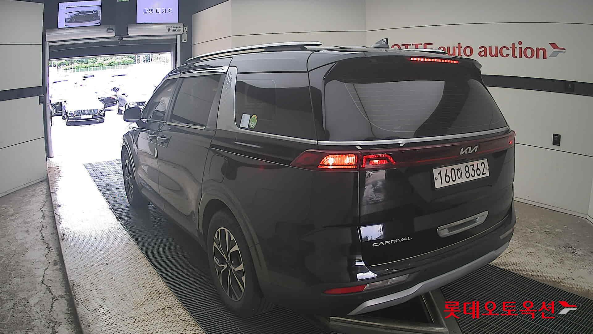 2022 - kia carnival