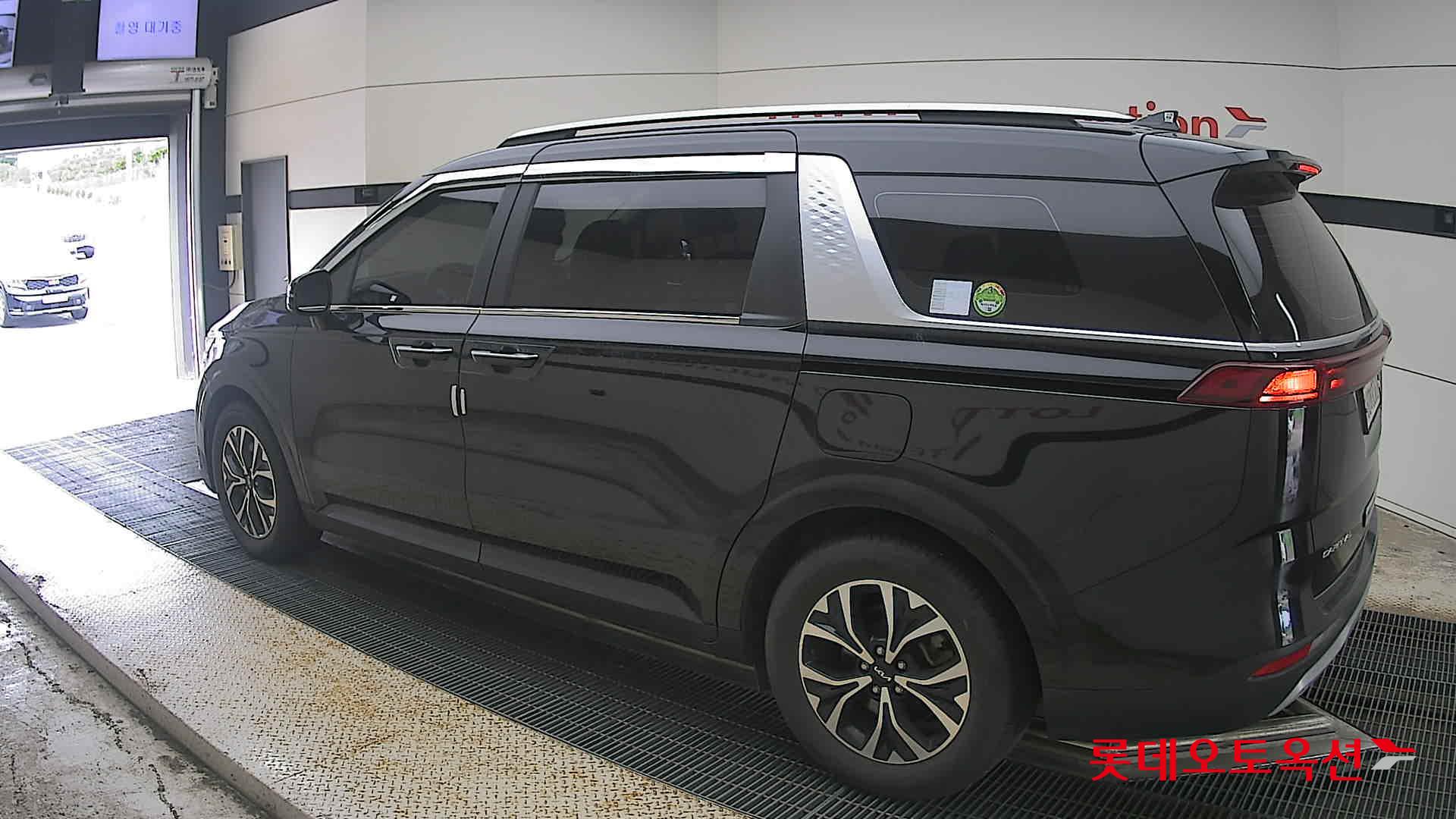 2022 - kia carnival