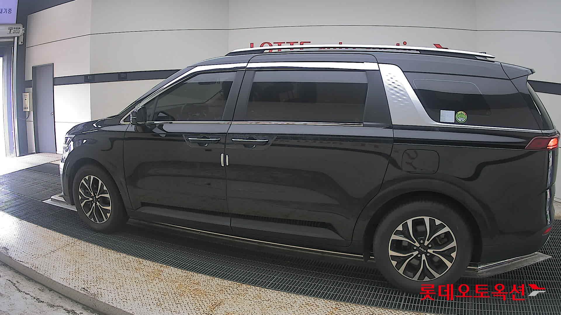 2022 - kia carnival