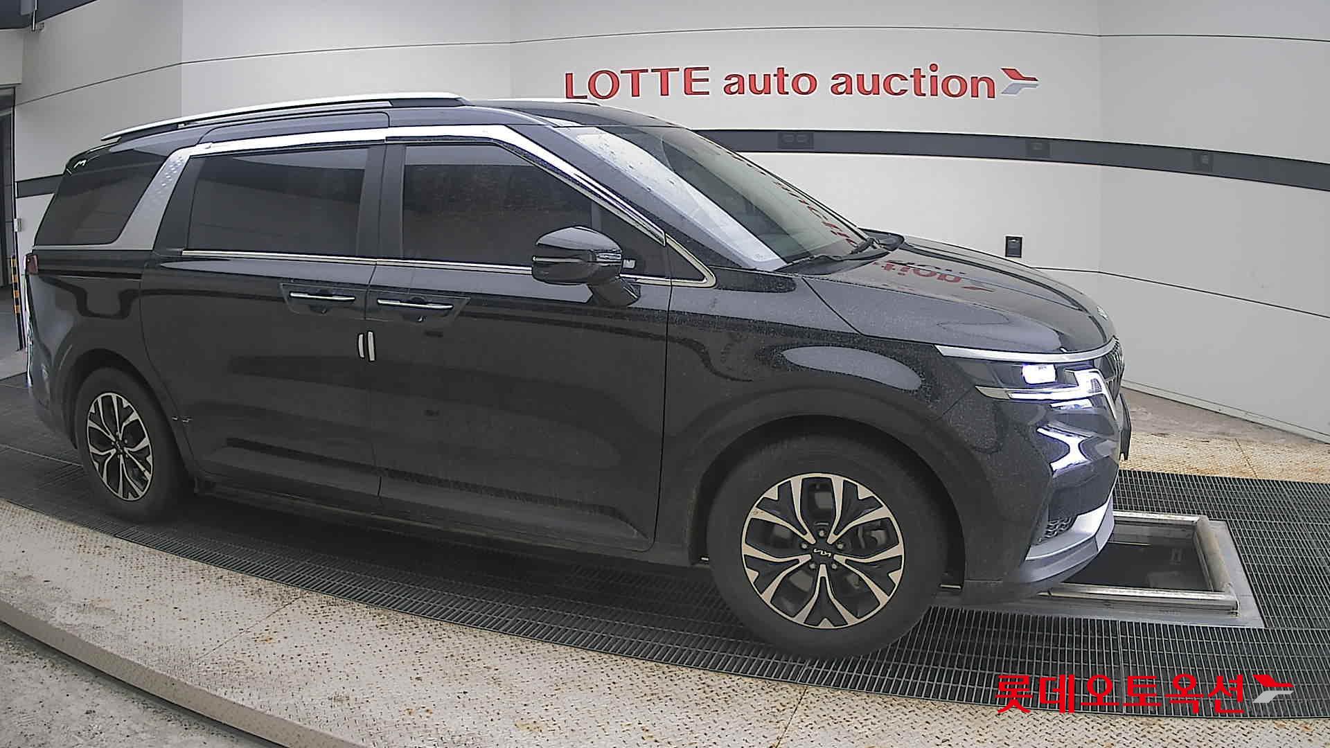 2022 - kia carnival