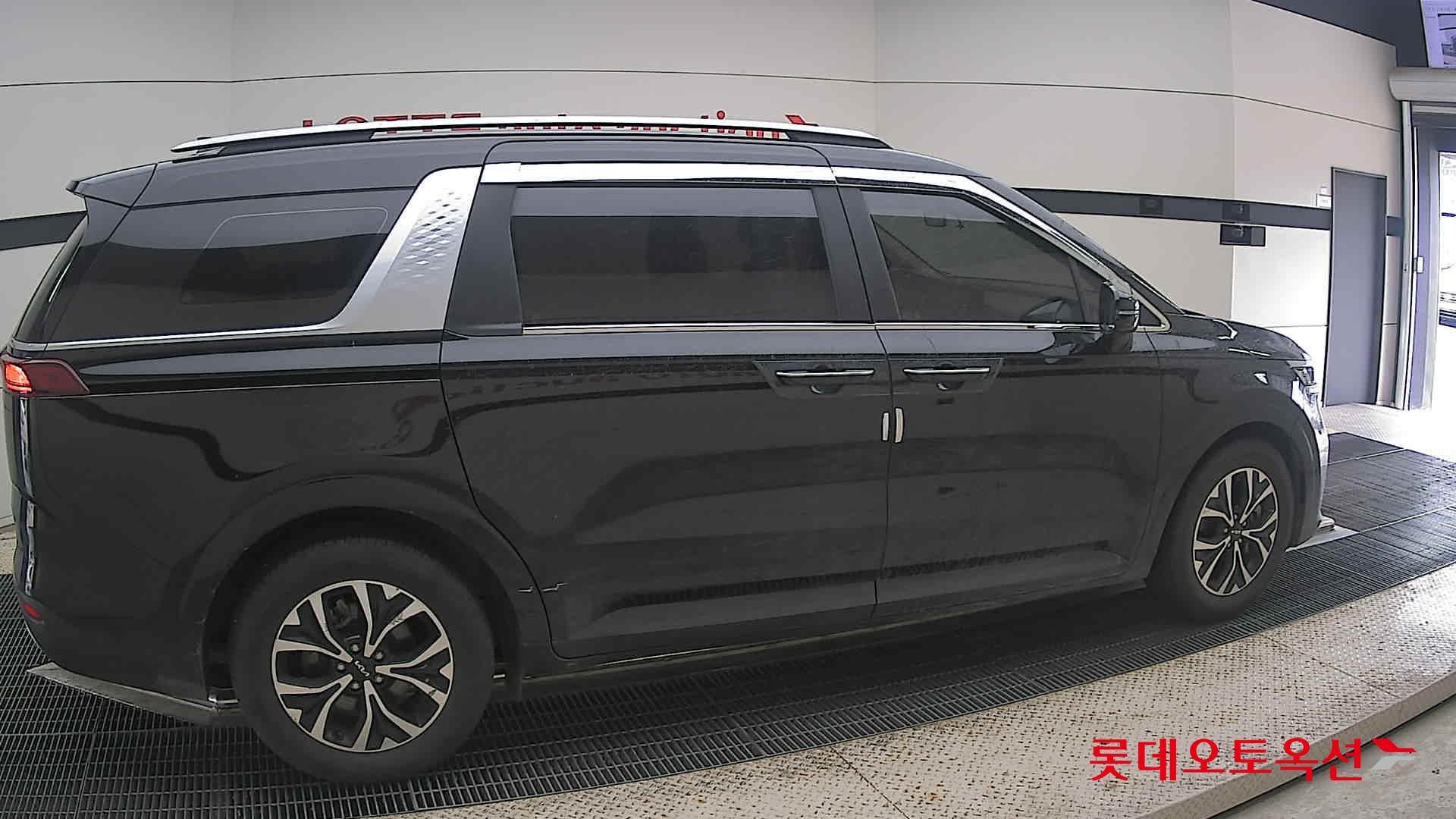 2022 - kia carnival