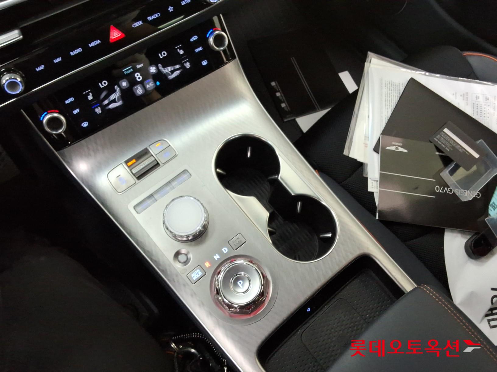 2025 - genesis gv70