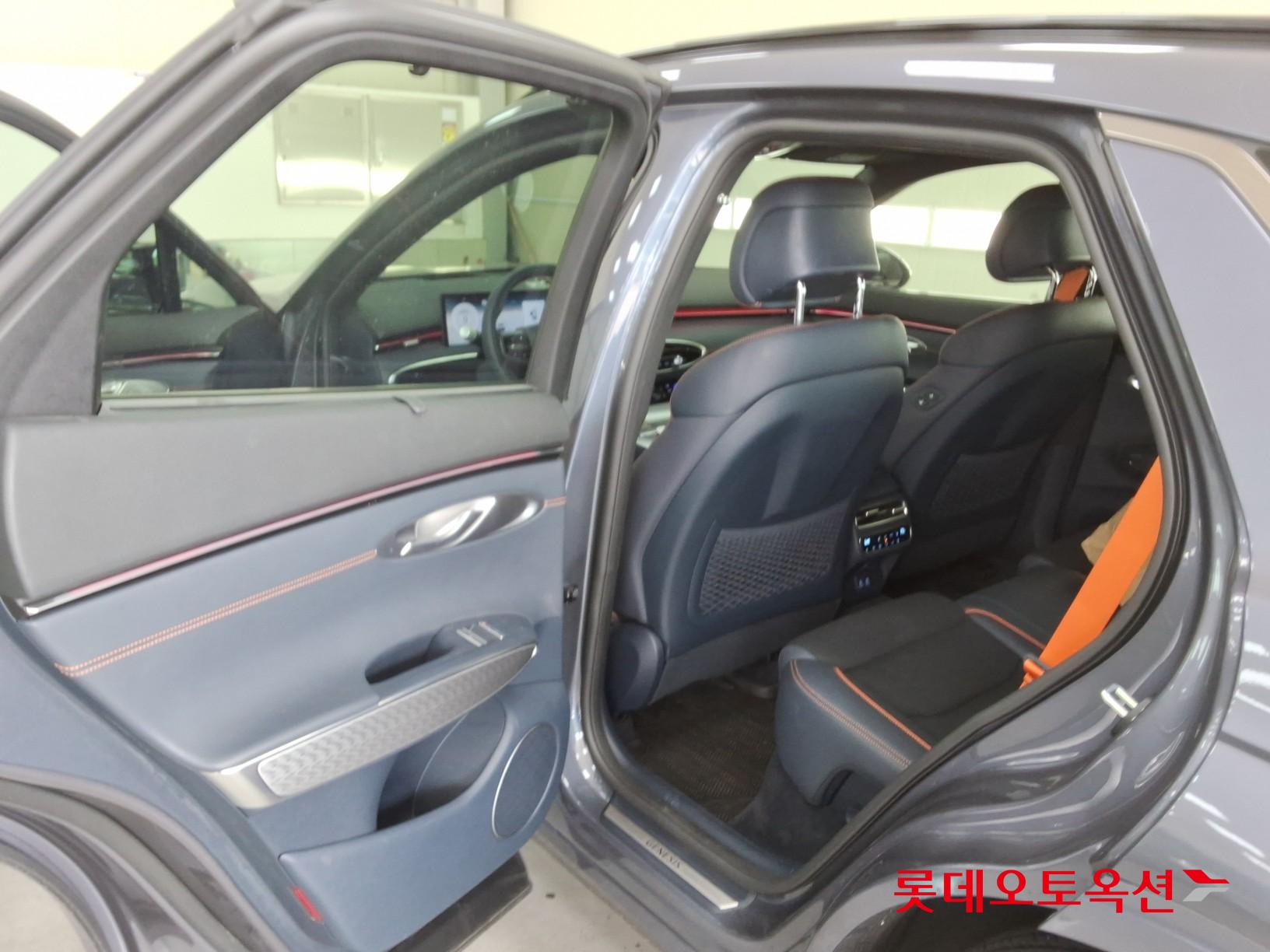 2025 - genesis gv70