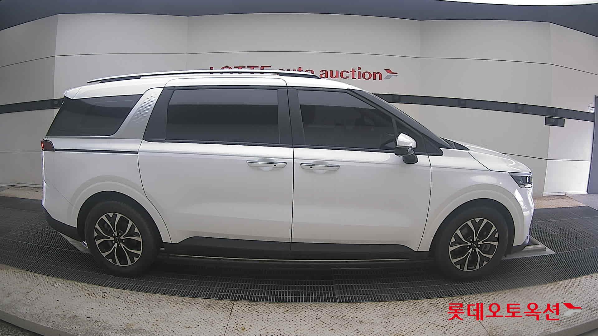 2023 - kia carnival