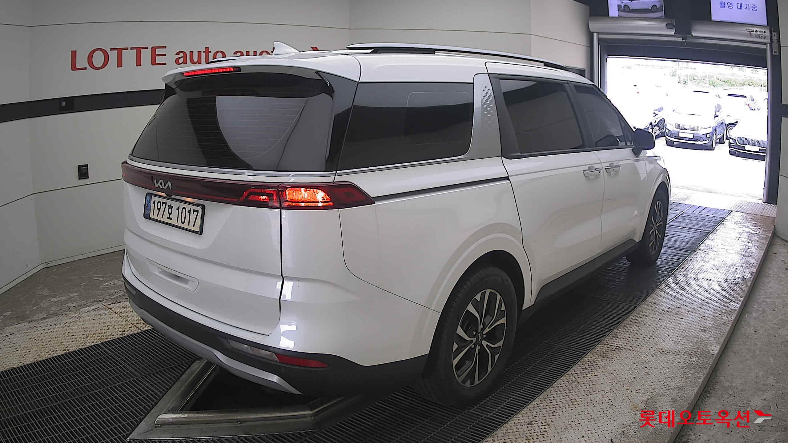 2023 - kia carnival