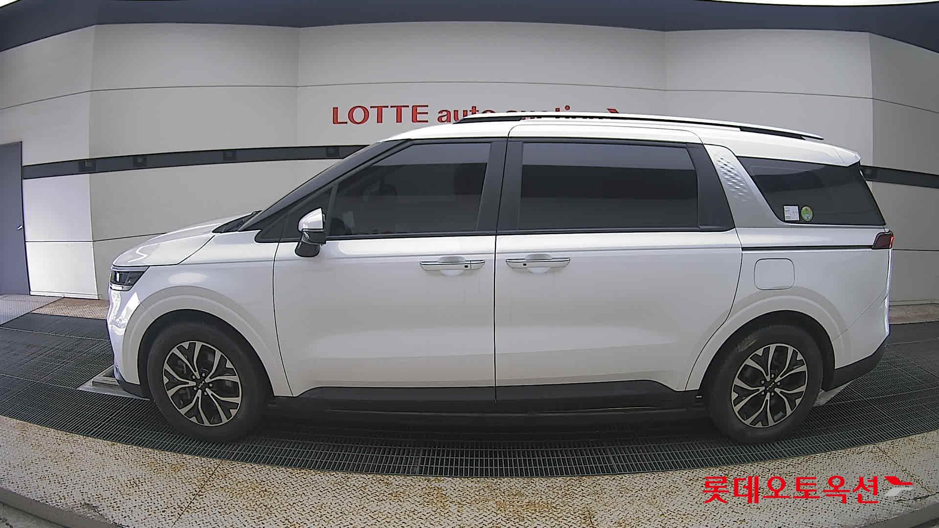 2023 - kia carnival