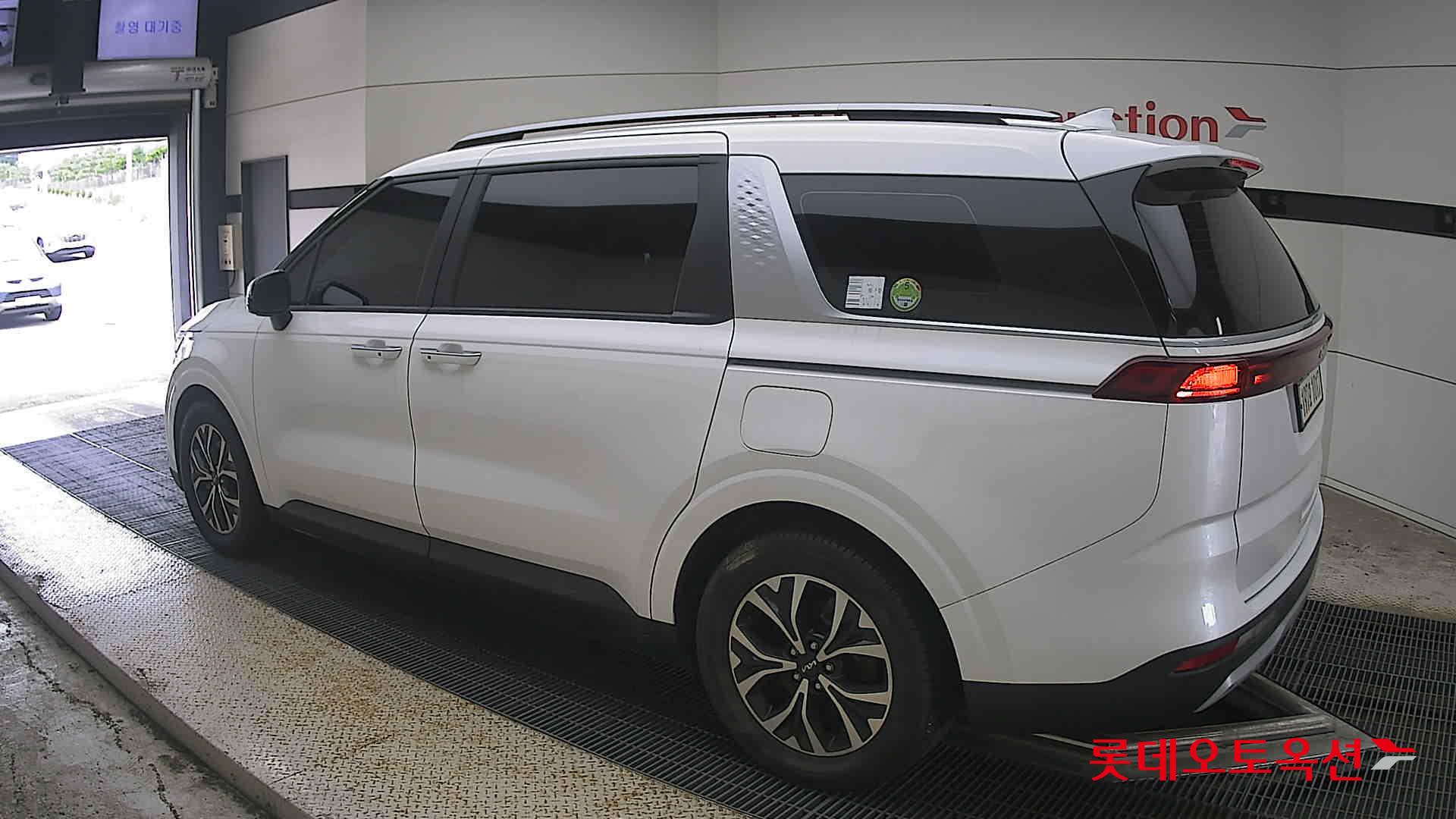 2023 - kia carnival