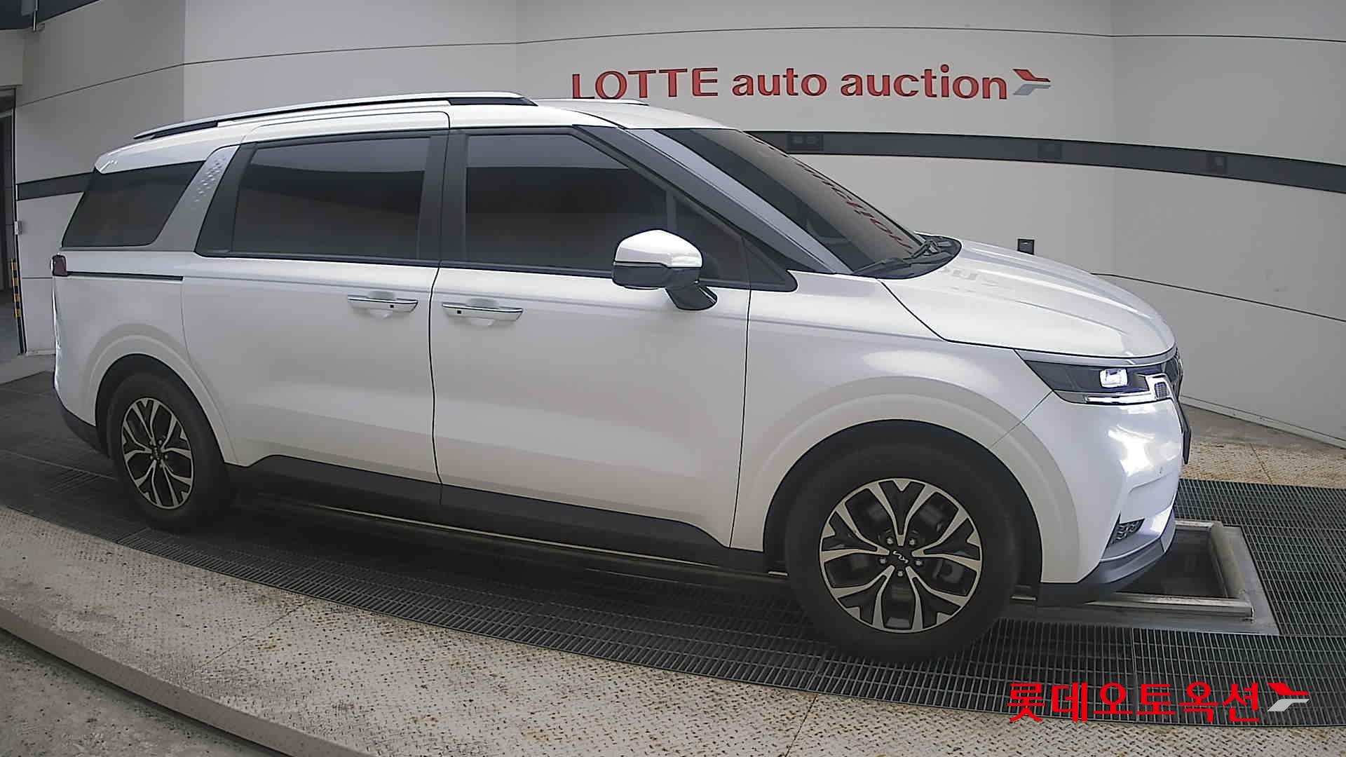 2023 - kia carnival
