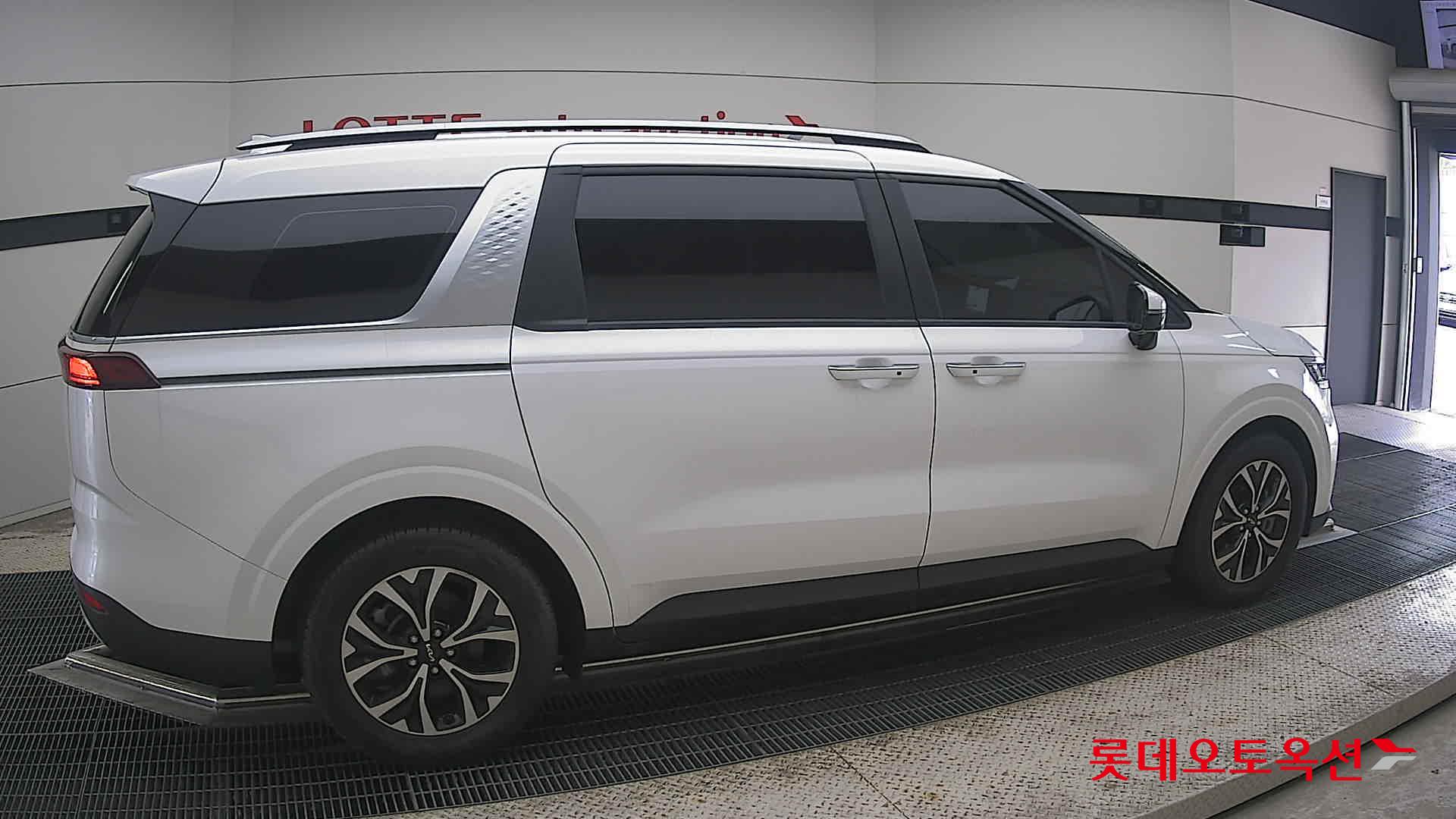 2023 - kia carnival