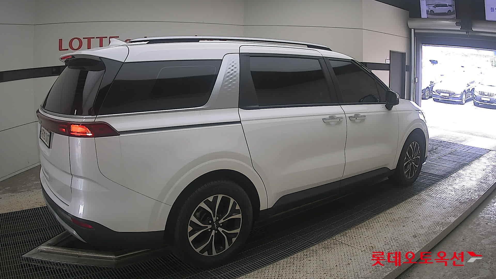 2023 - kia carnival