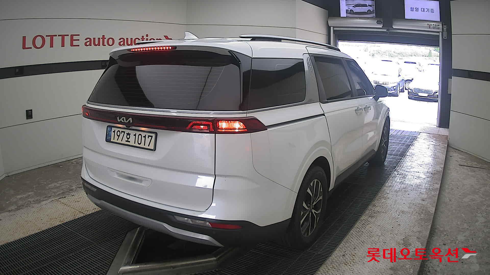 2023 - kia carnival