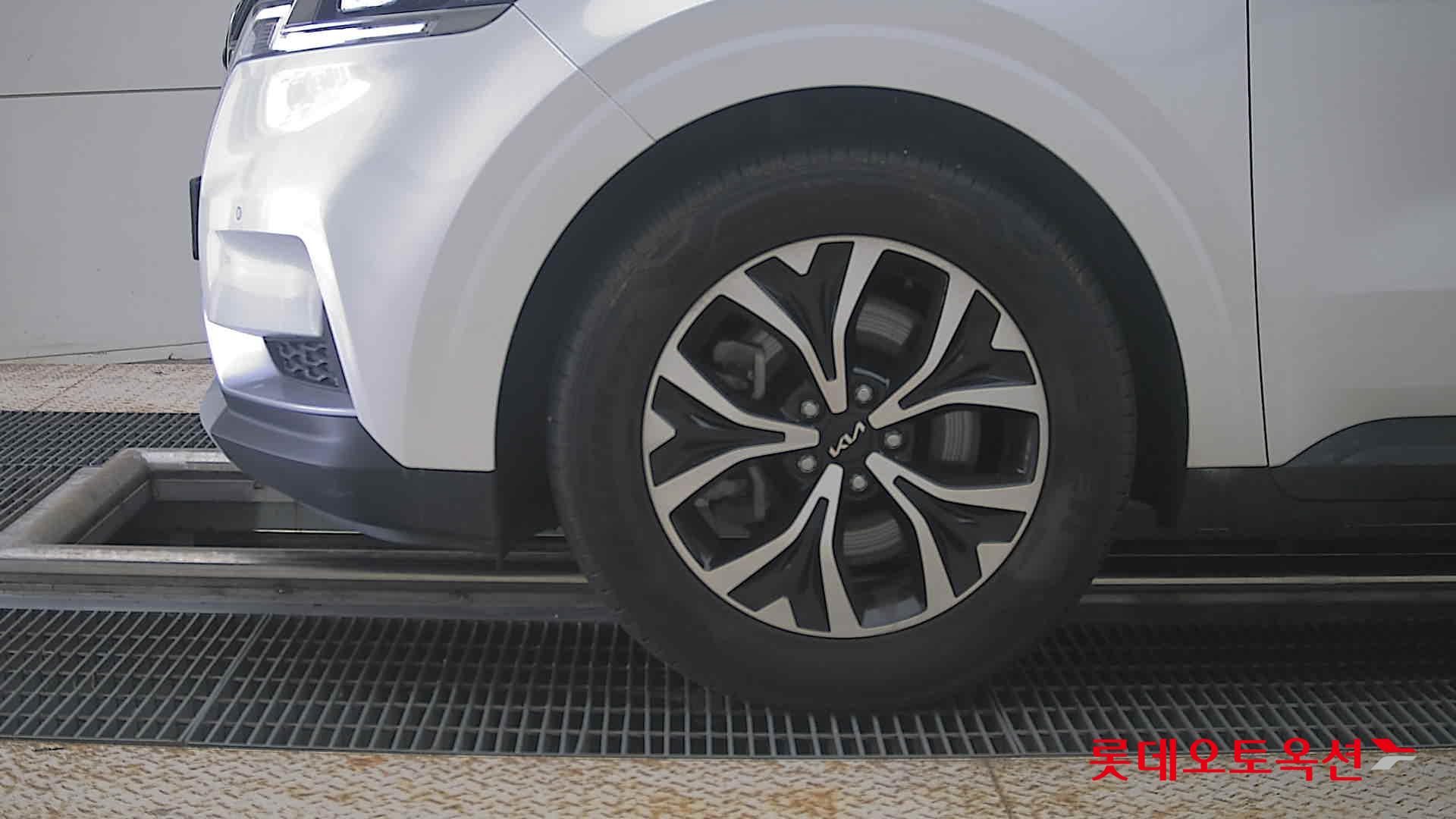 2023 - kia carnival