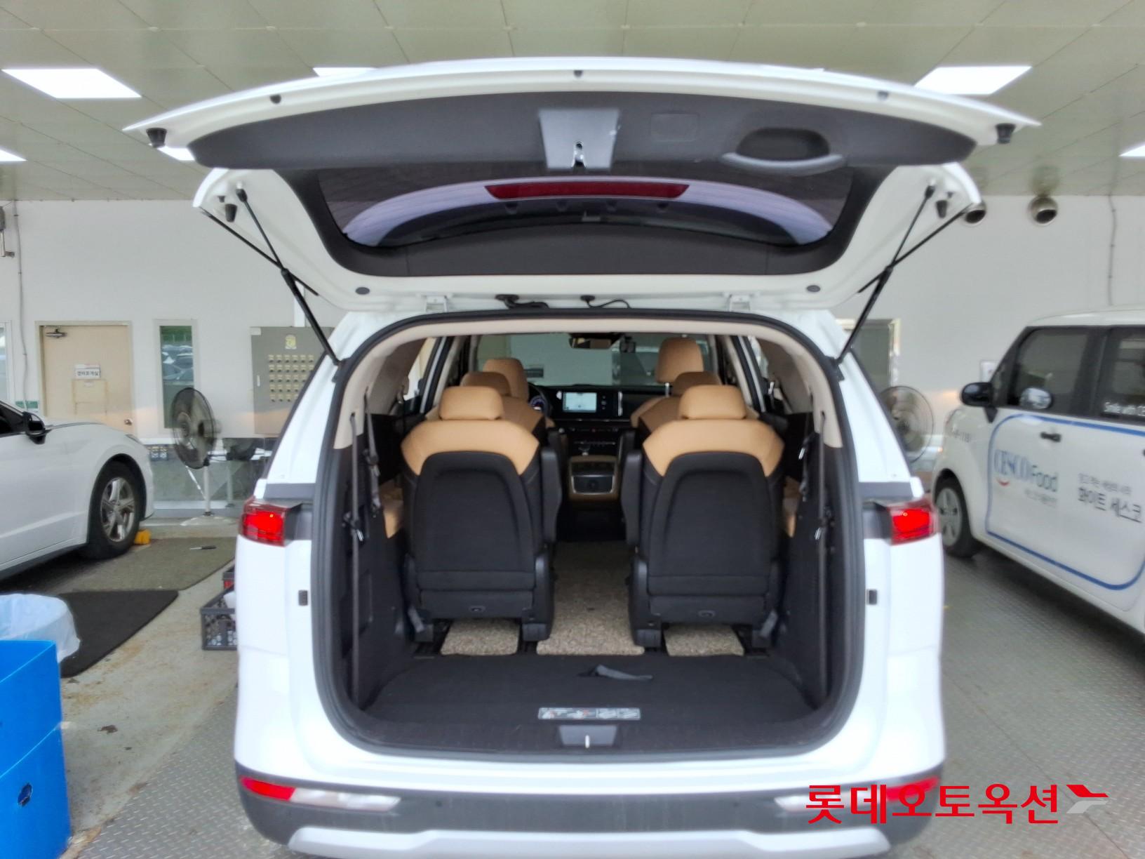 2023 - kia carnival