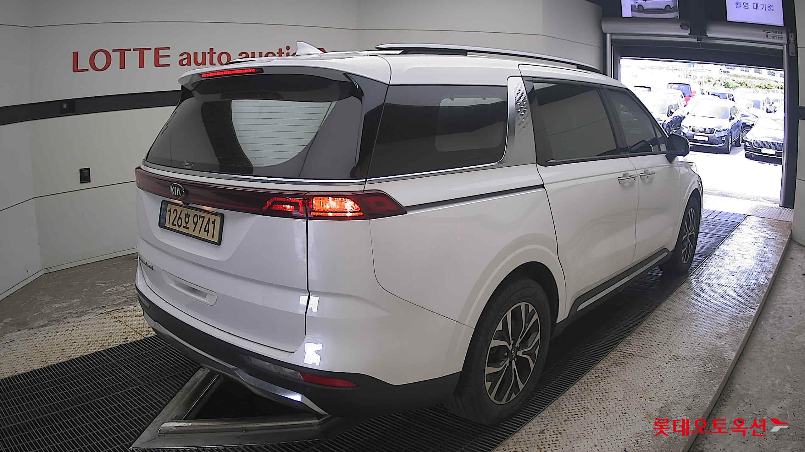 2021 - kia carnival