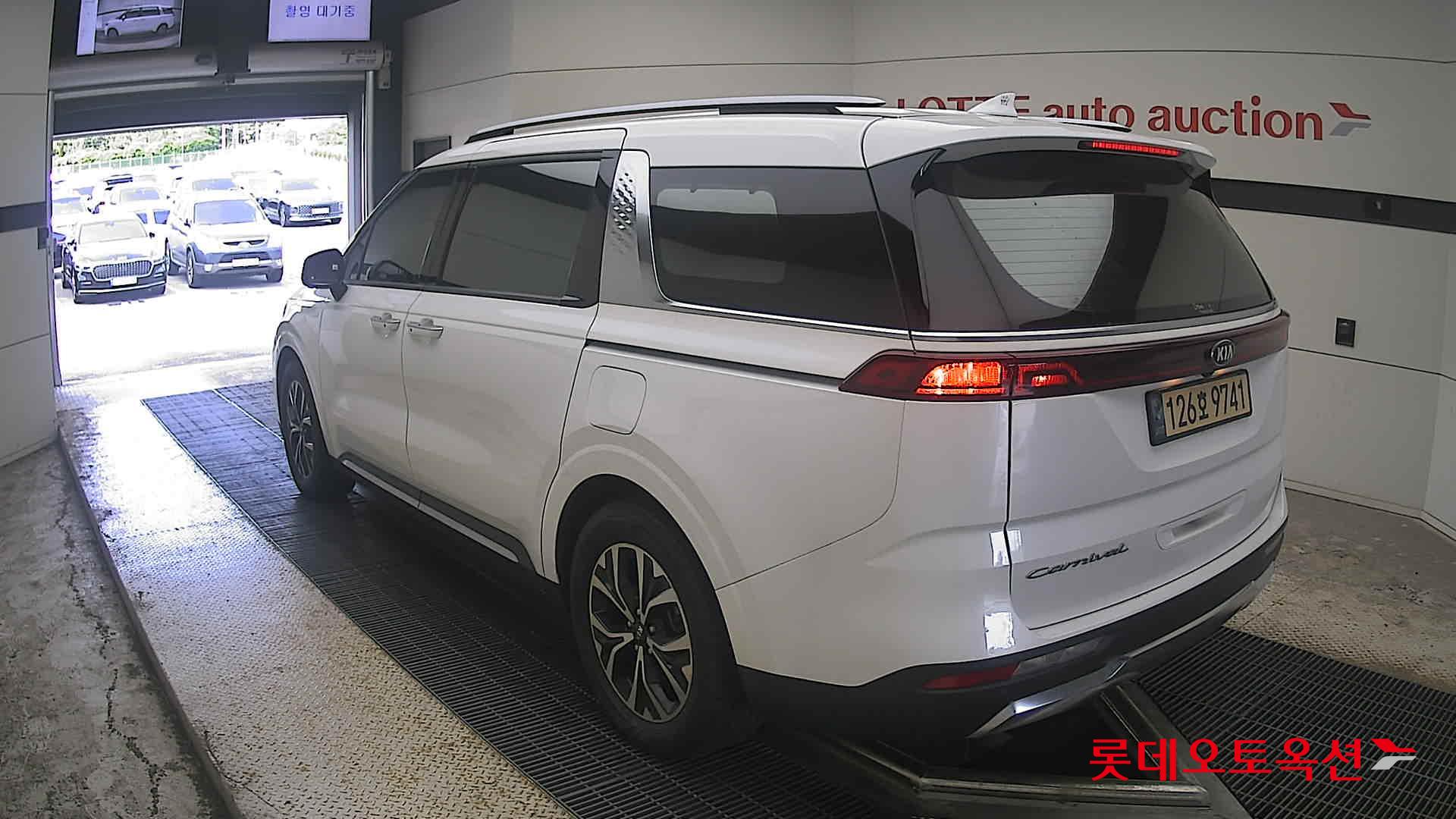 2021 - kia carnival