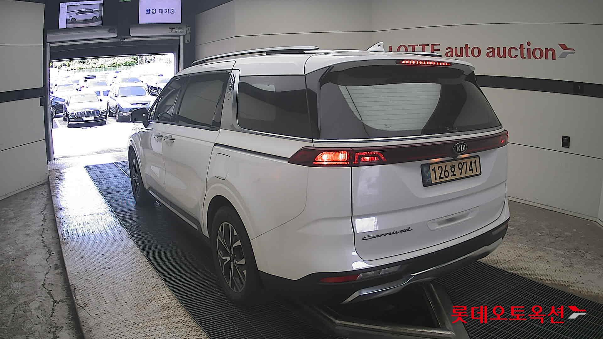 2021 - kia carnival