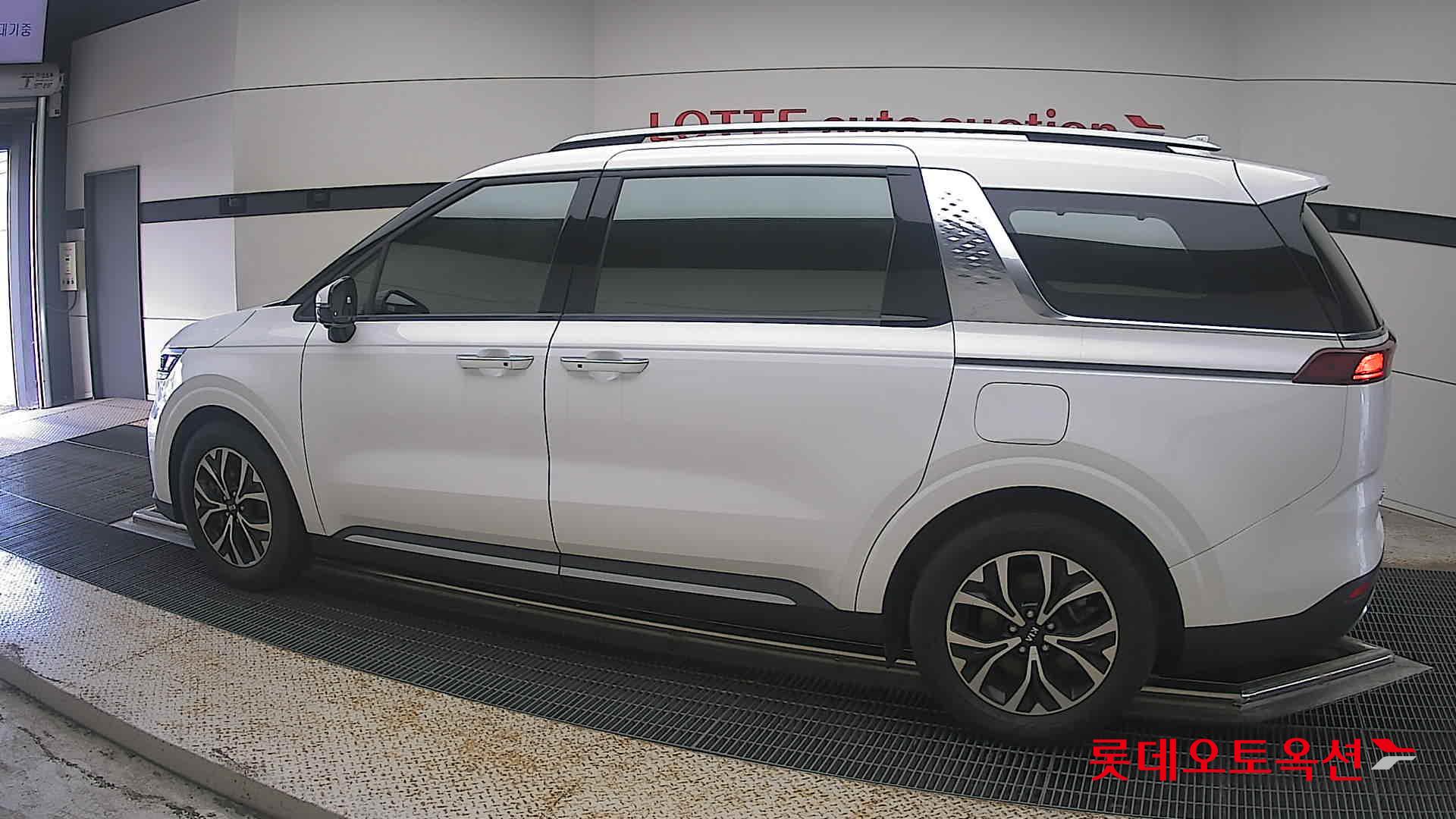 2021 - kia carnival