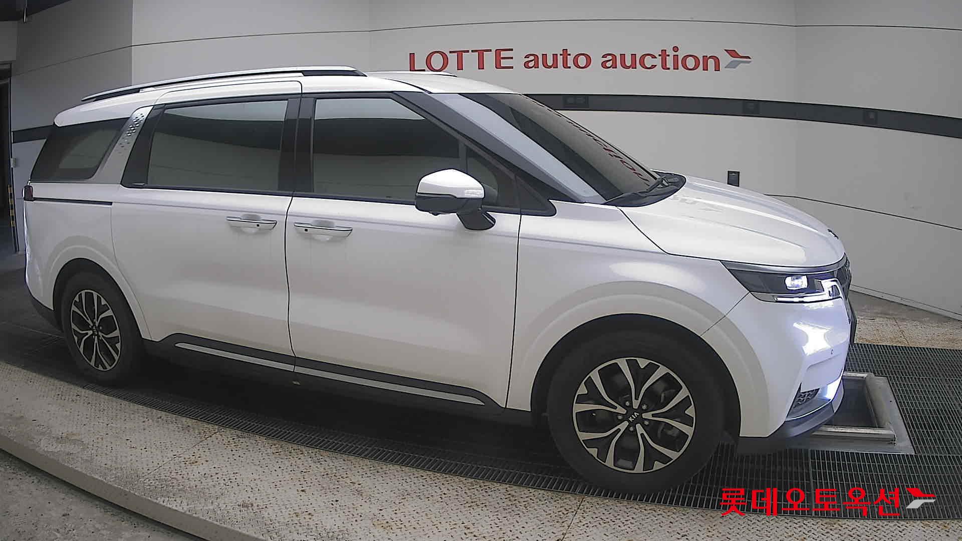2021 - kia carnival