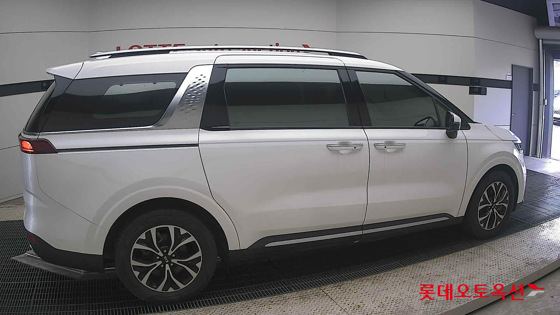 2021 - kia carnival