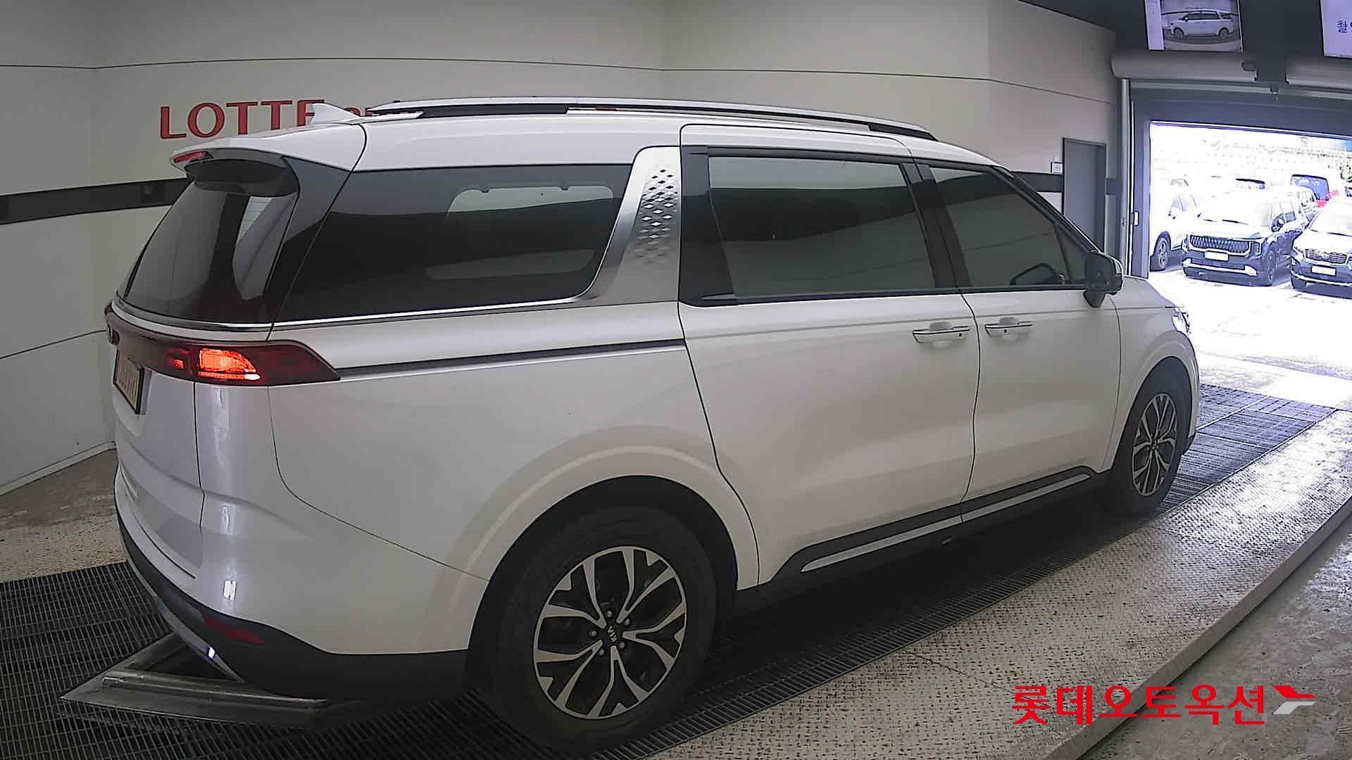 2021 - kia carnival