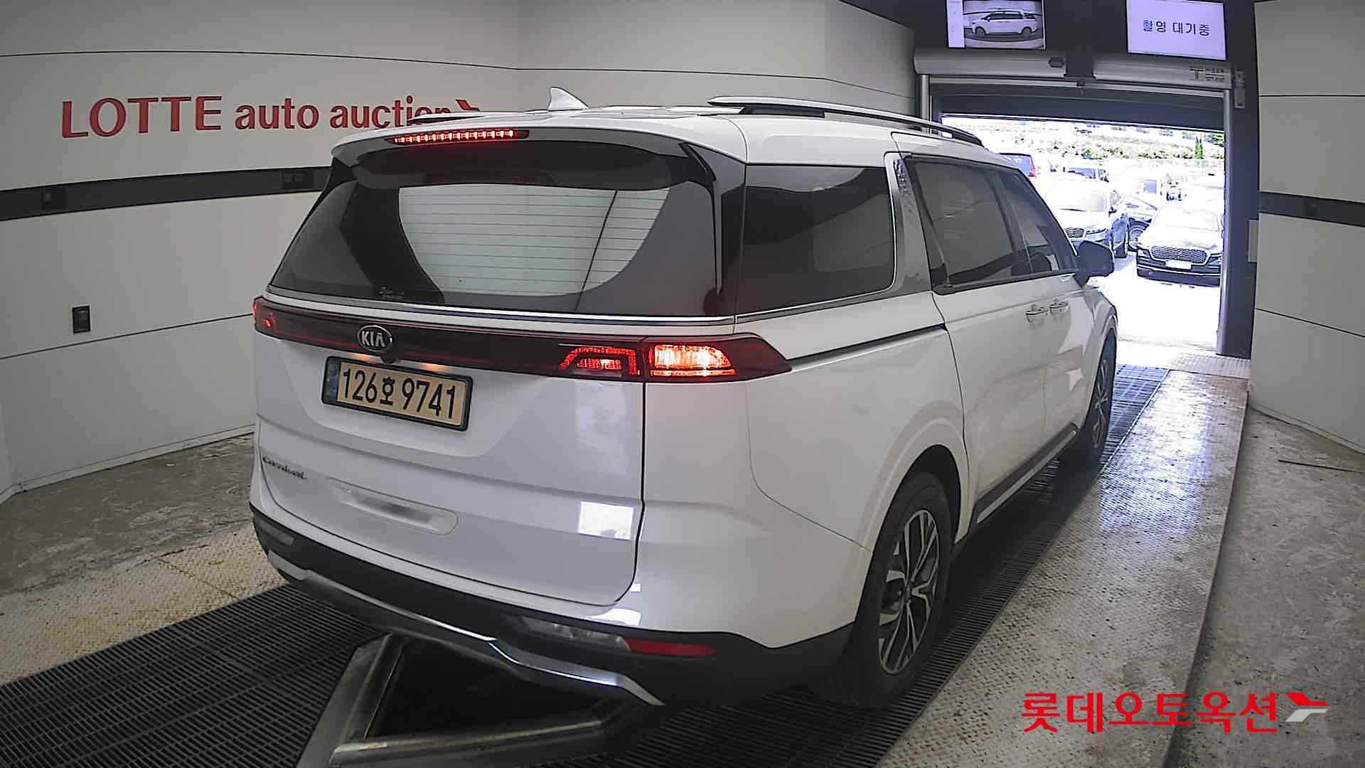 2021 - kia carnival