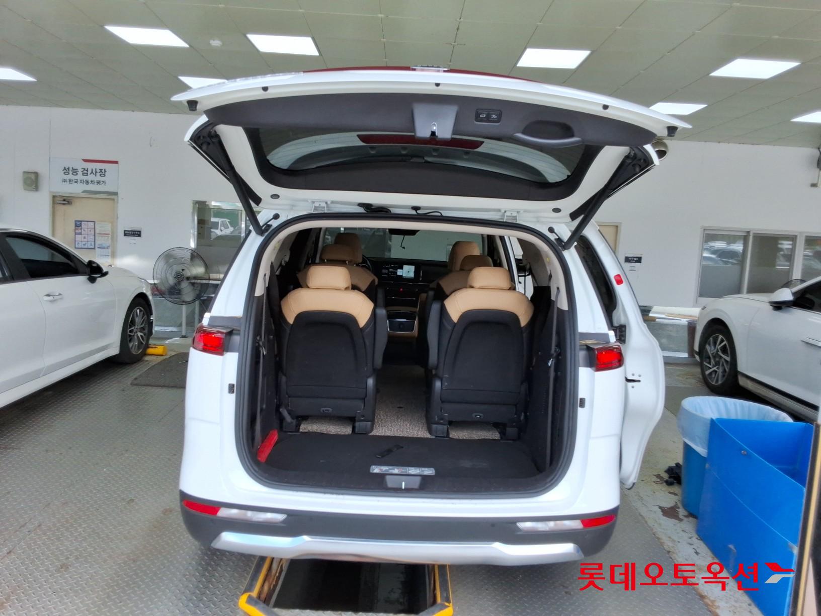 2021 - kia carnival