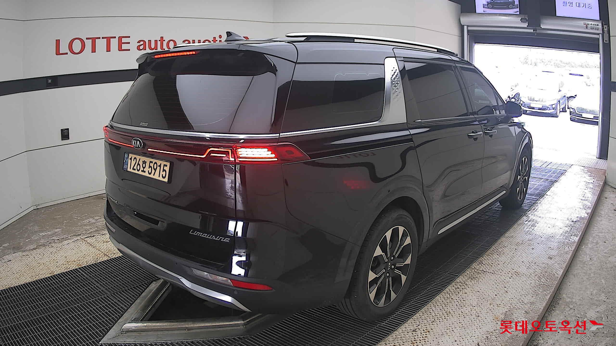 2021 - kia carnival