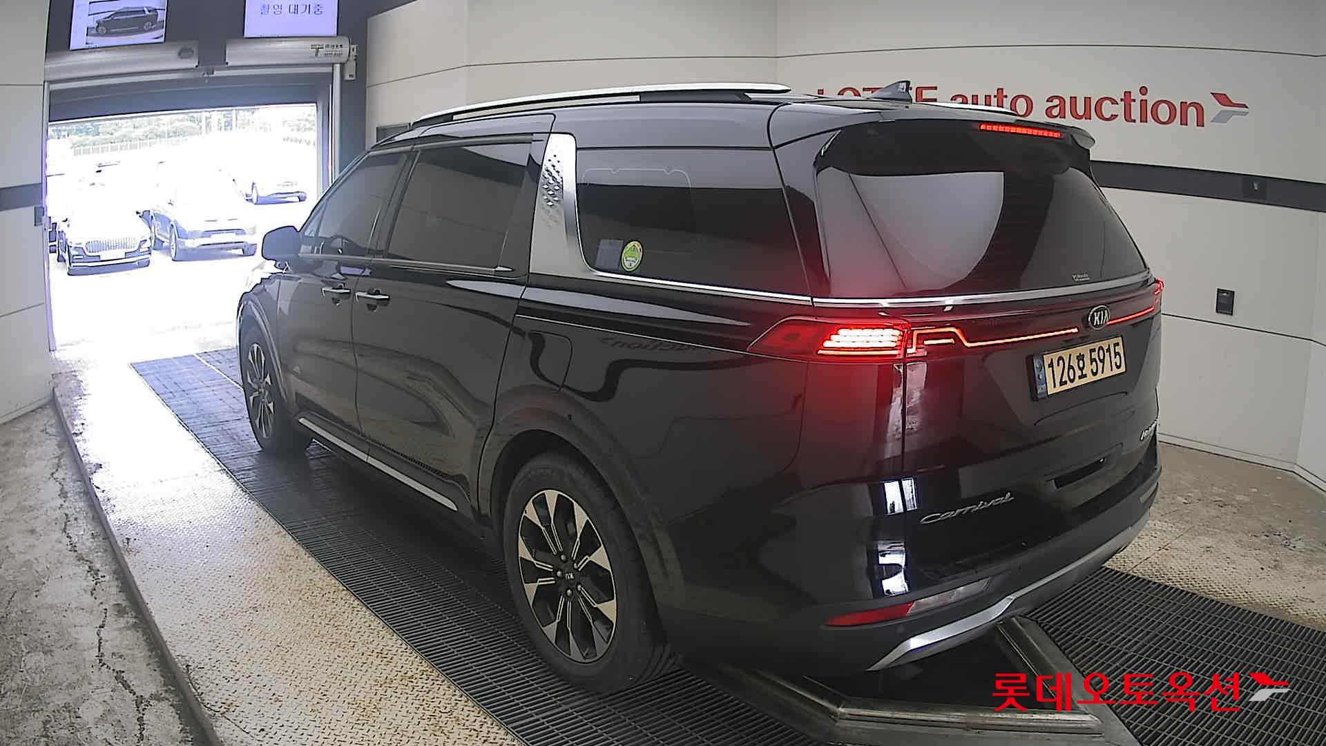 2021 - kia carnival