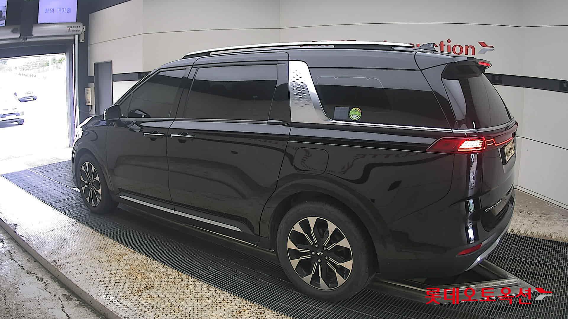 2021 - kia carnival