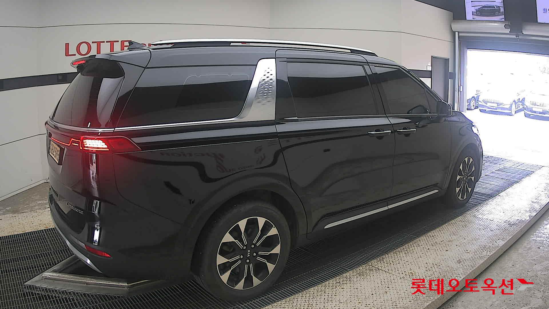 2021 - kia carnival