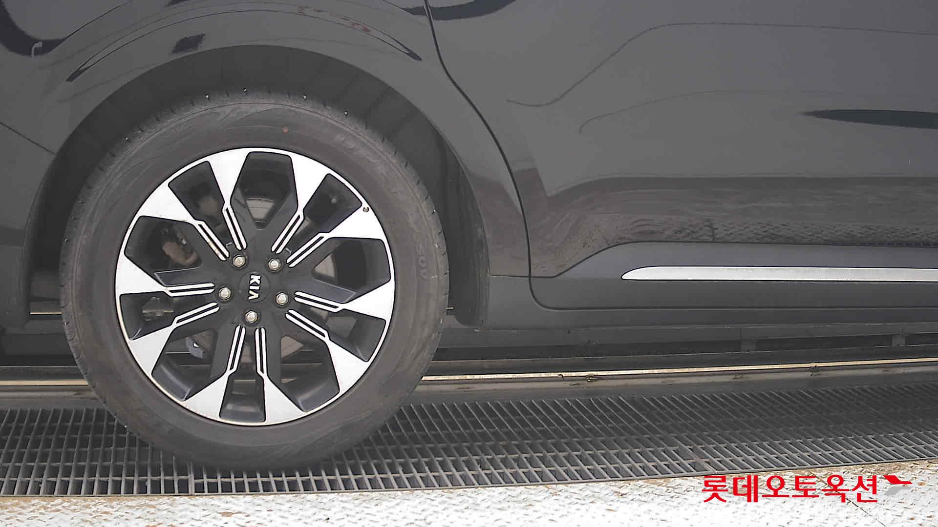 2021 - kia carnival