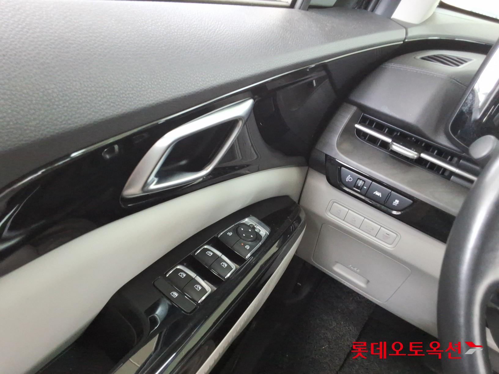 2021 - kia carnival