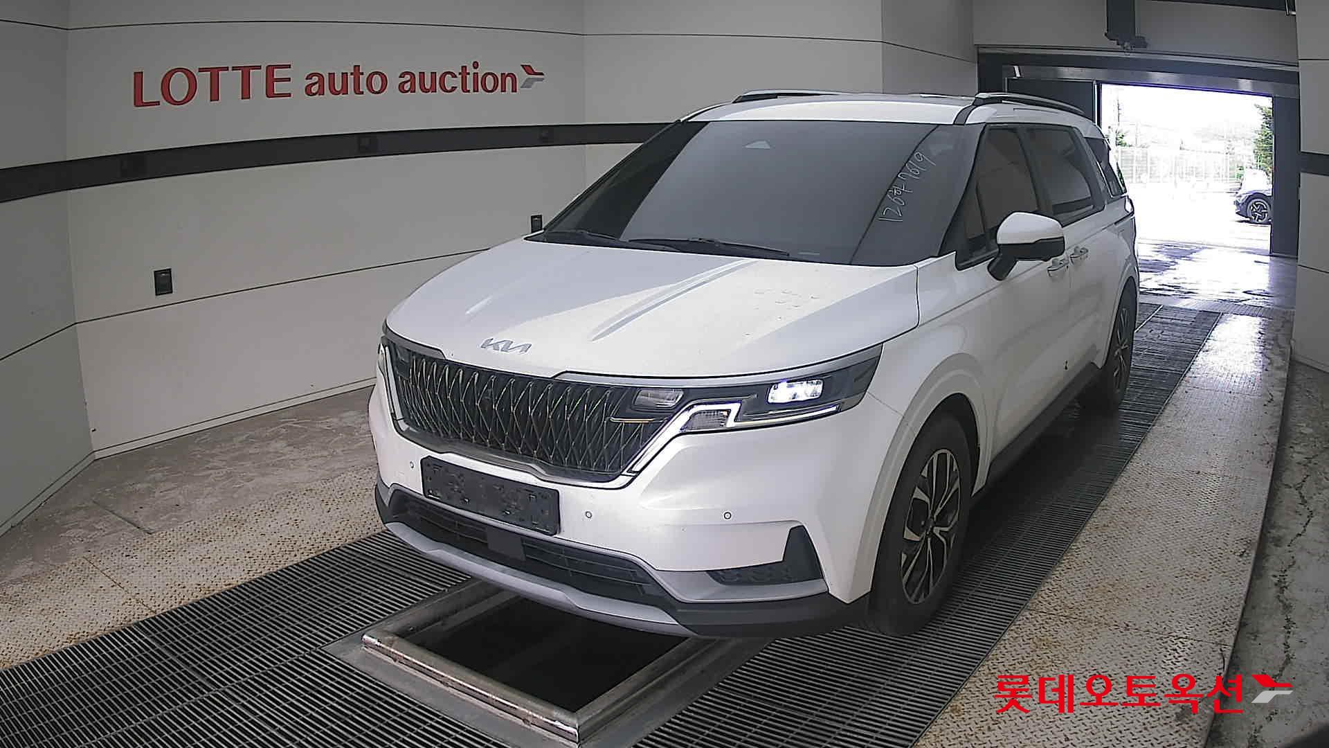2023 - kia carnival