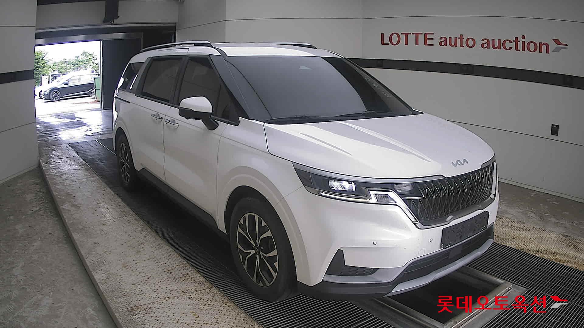 2023 - kia carnival