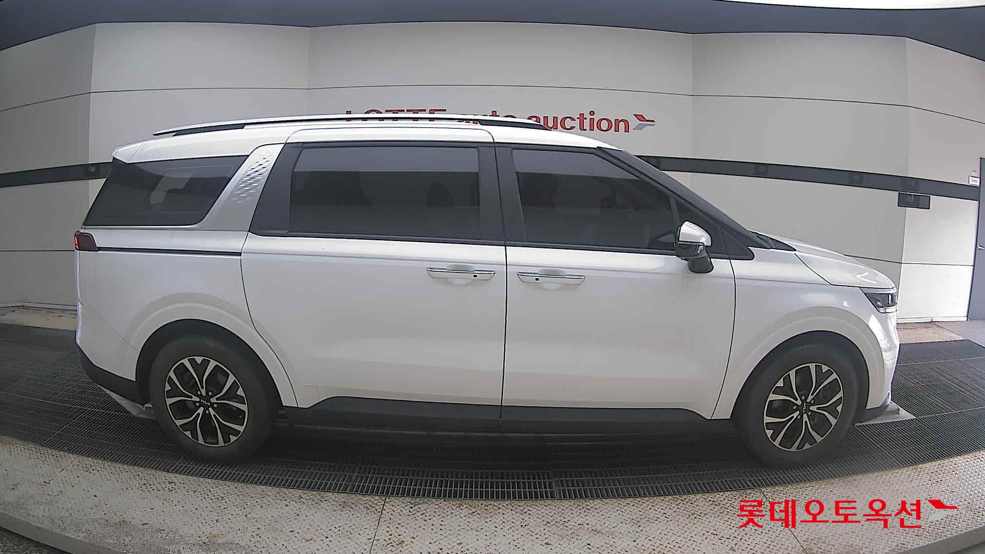 2023 - kia carnival