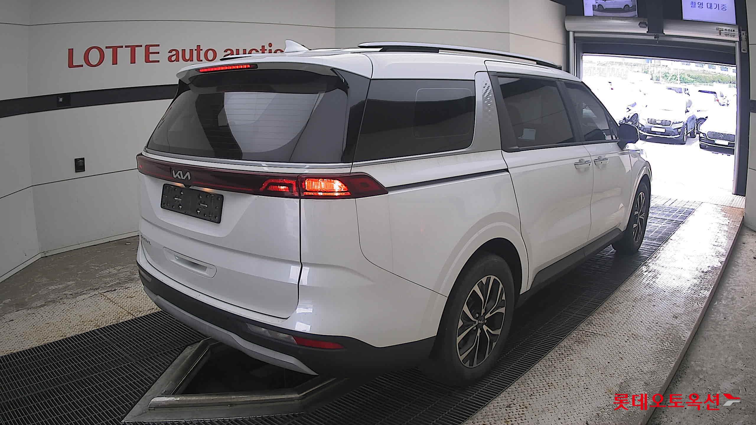 2023 - kia carnival