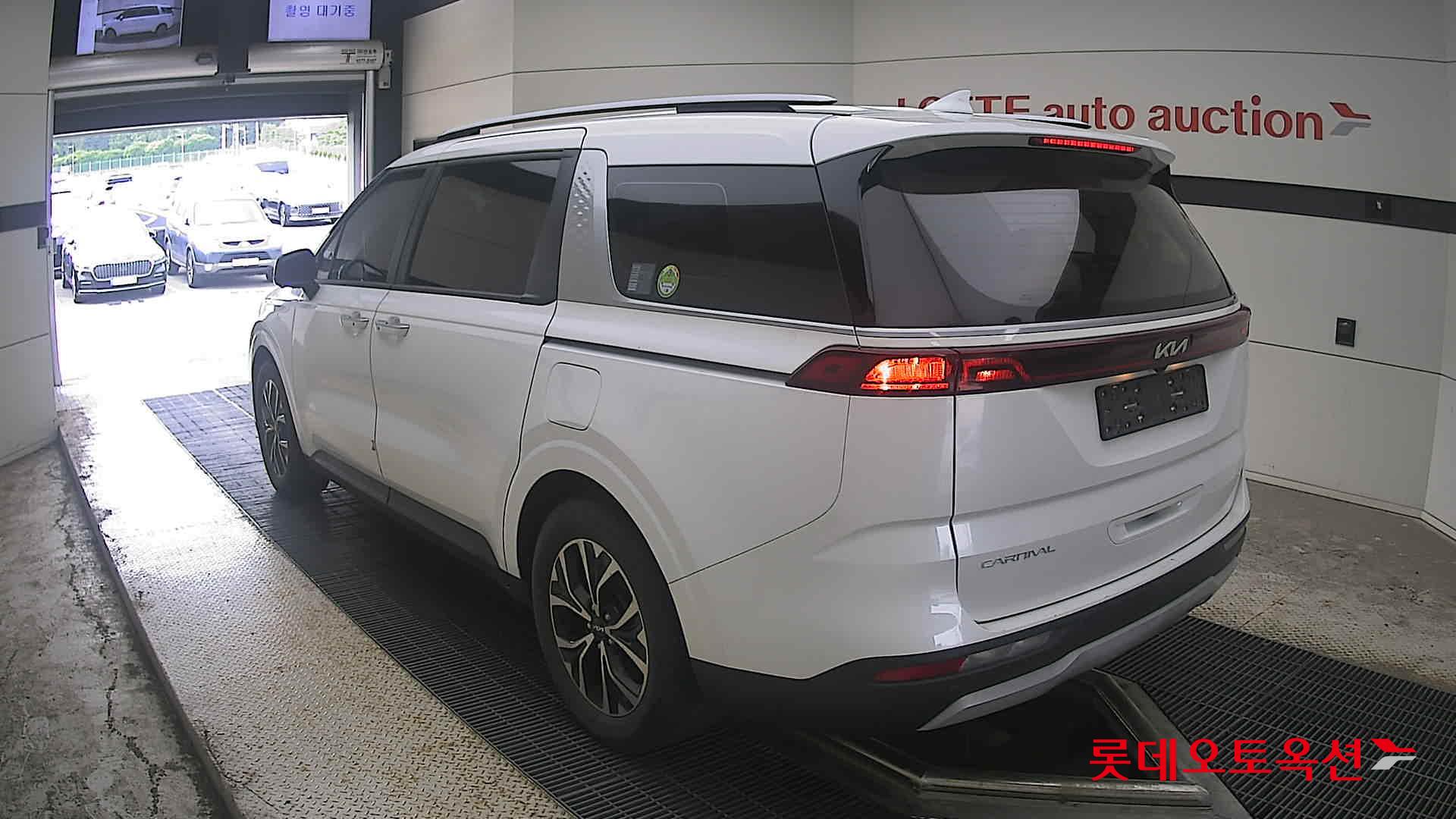 2023 - kia carnival