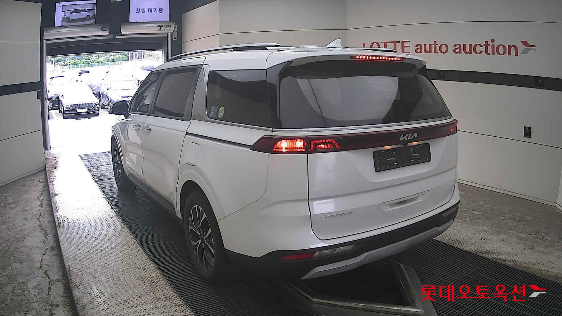 2023 - kia carnival