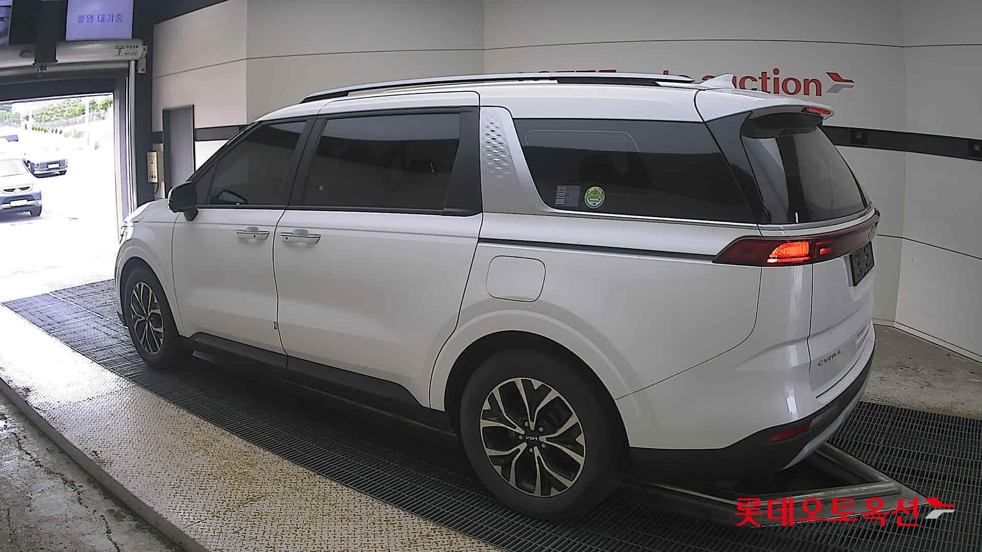 2023 - kia carnival