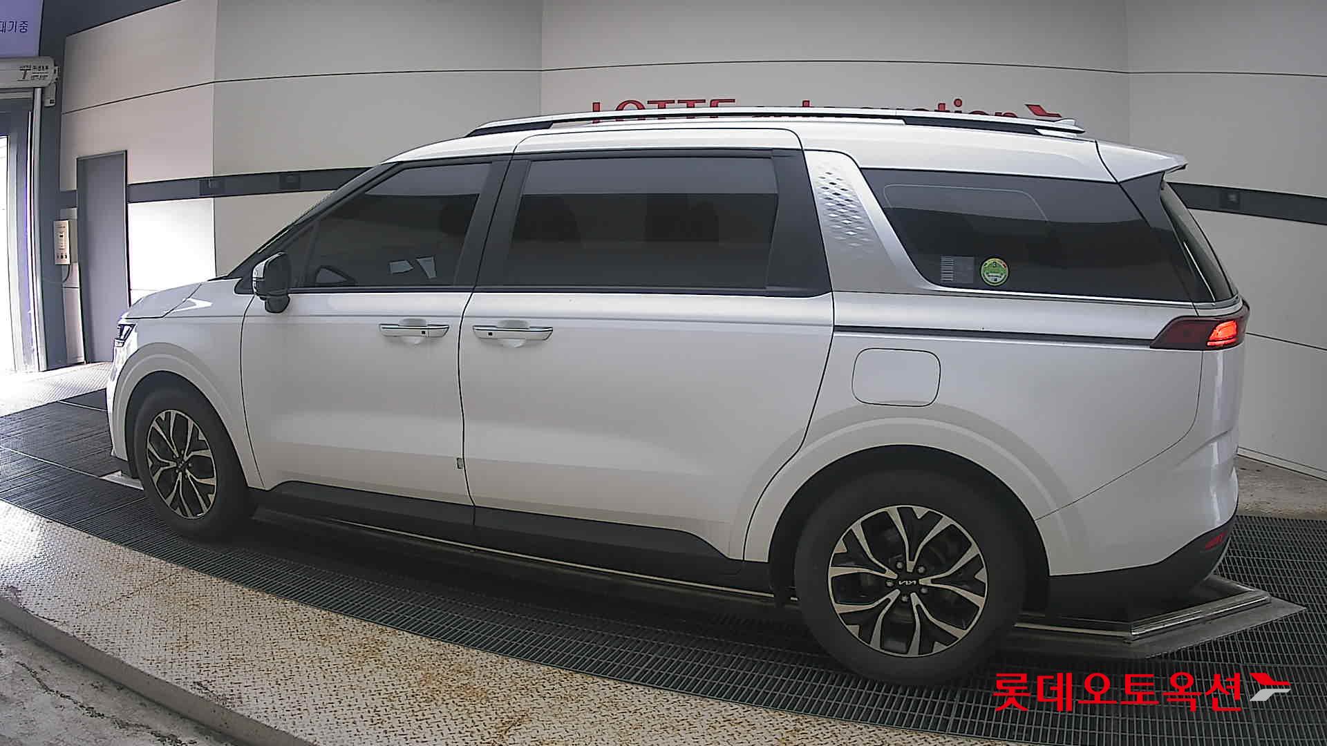 2023 - kia carnival
