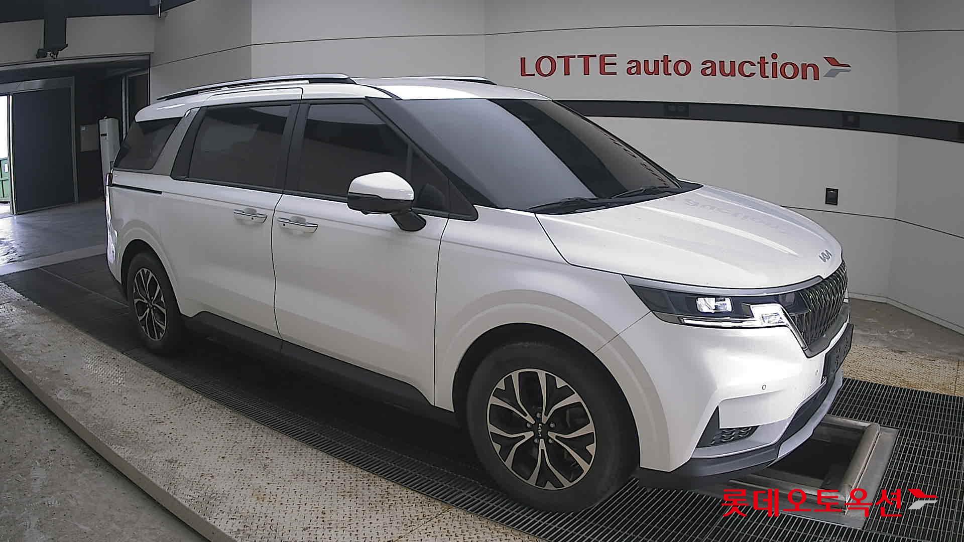 2023 - kia carnival