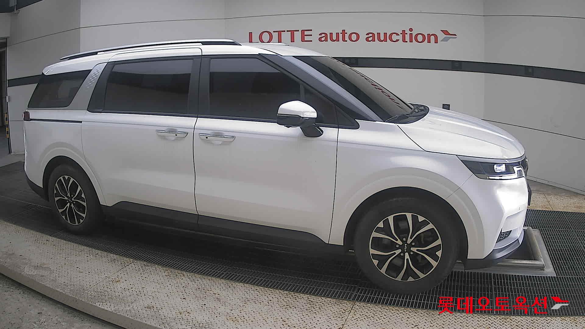 2023 - kia carnival