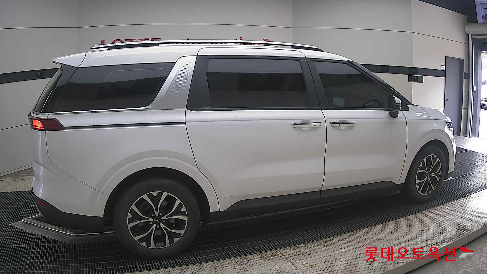 2023 - kia carnival