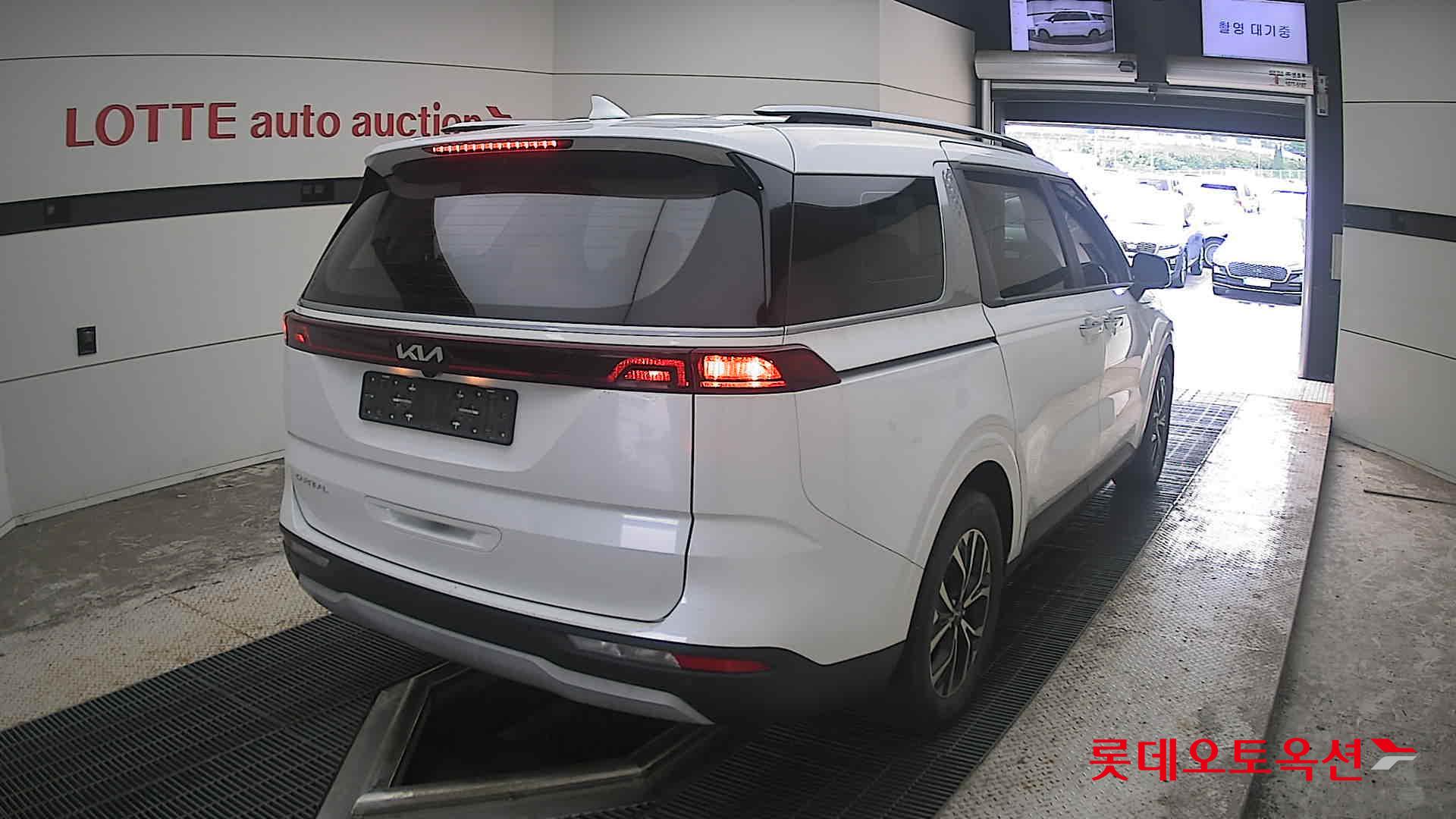 2023 - kia carnival