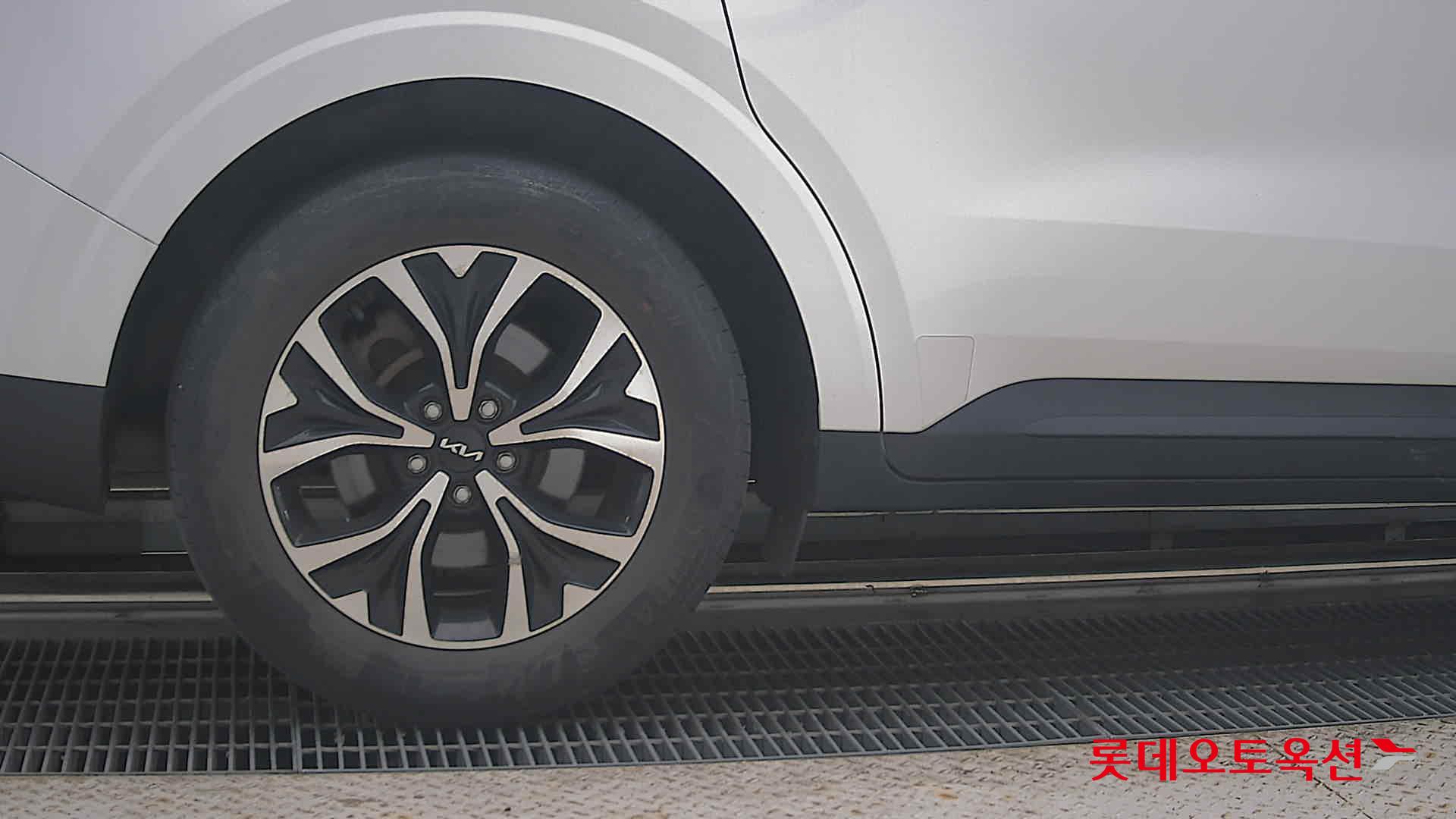 2023 - kia carnival