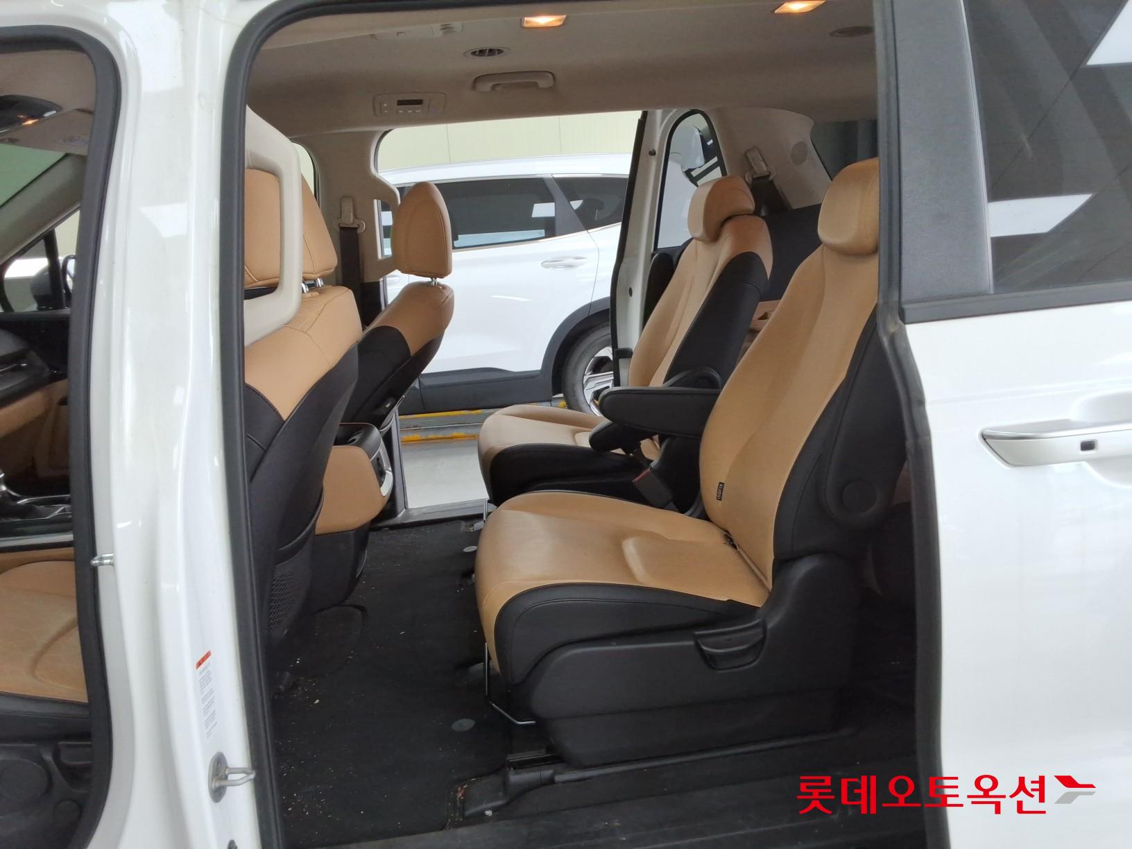 2023 - kia carnival