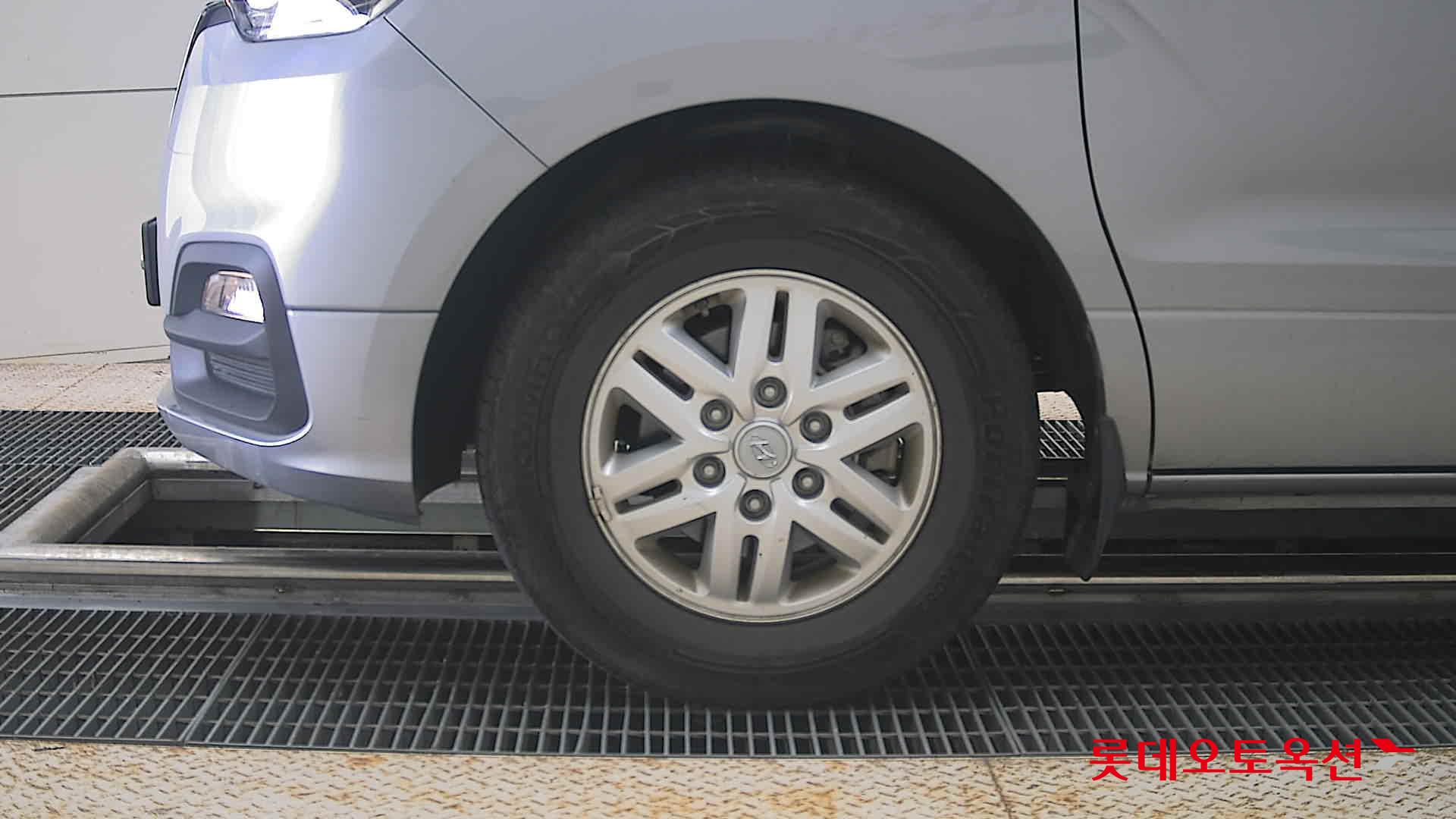 2021 - hyundai grand starex