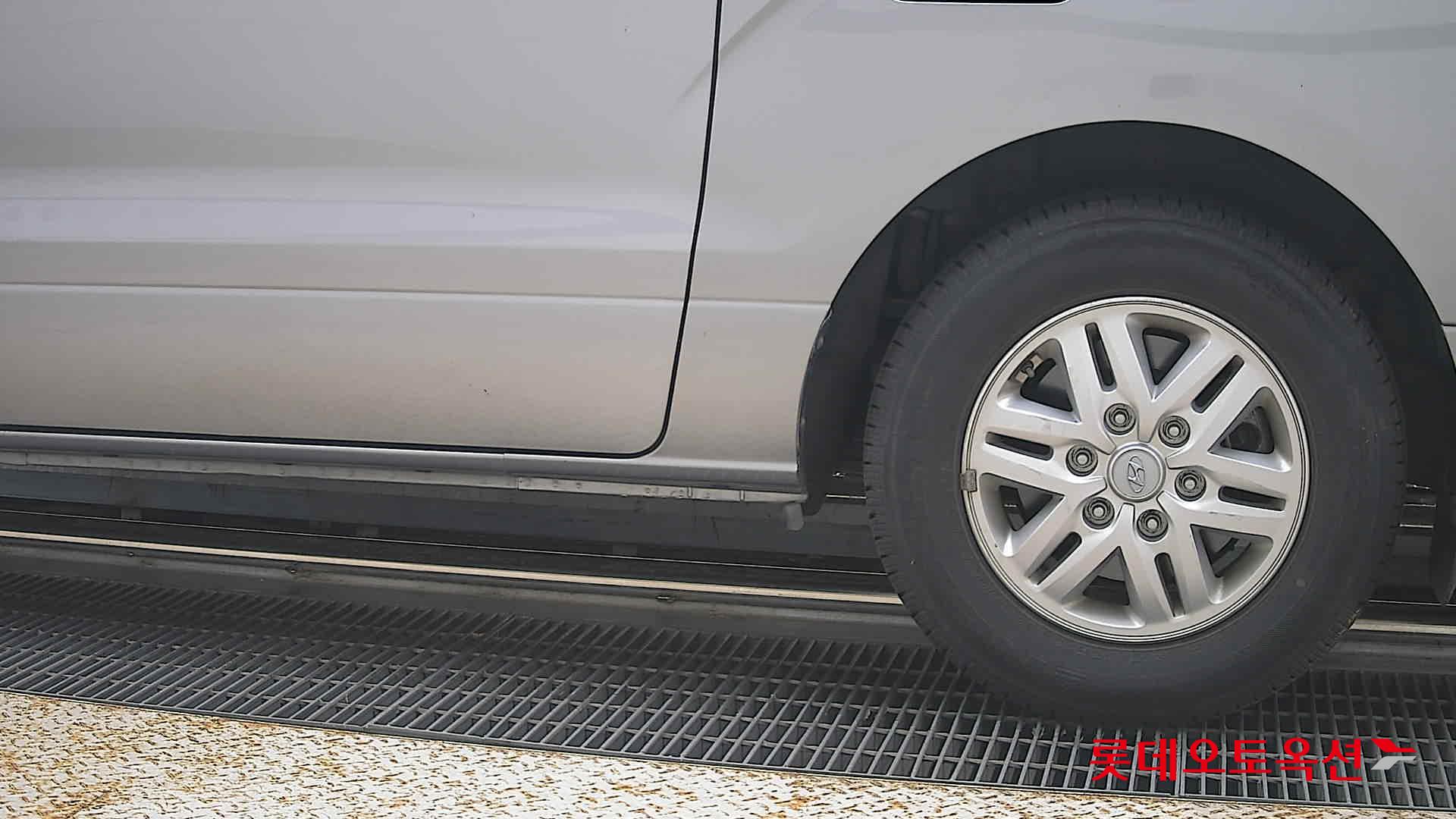 2021 - hyundai grand starex